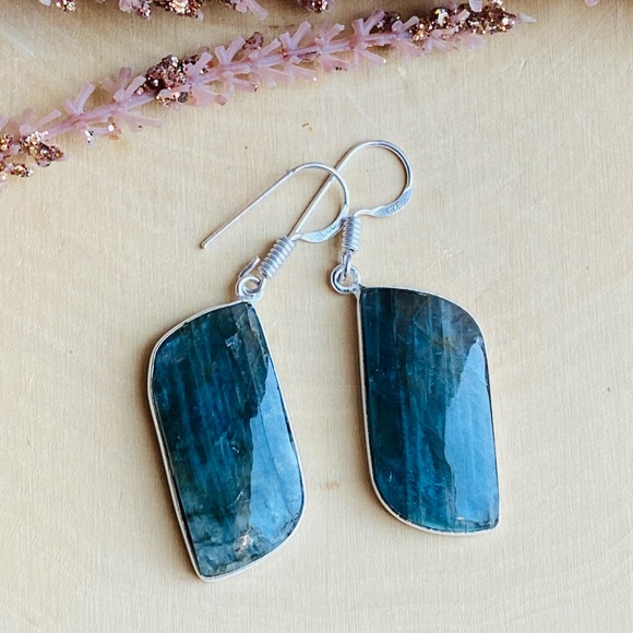 Labradorite Sterling Silver Dangle Earrings - Picture 3 of 3